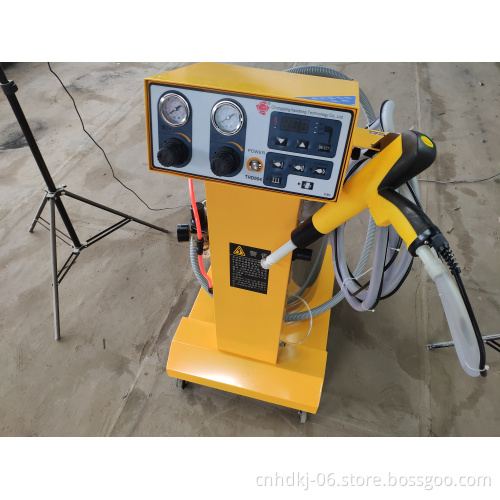 Manual electrostatic powder coating gun for quick color change